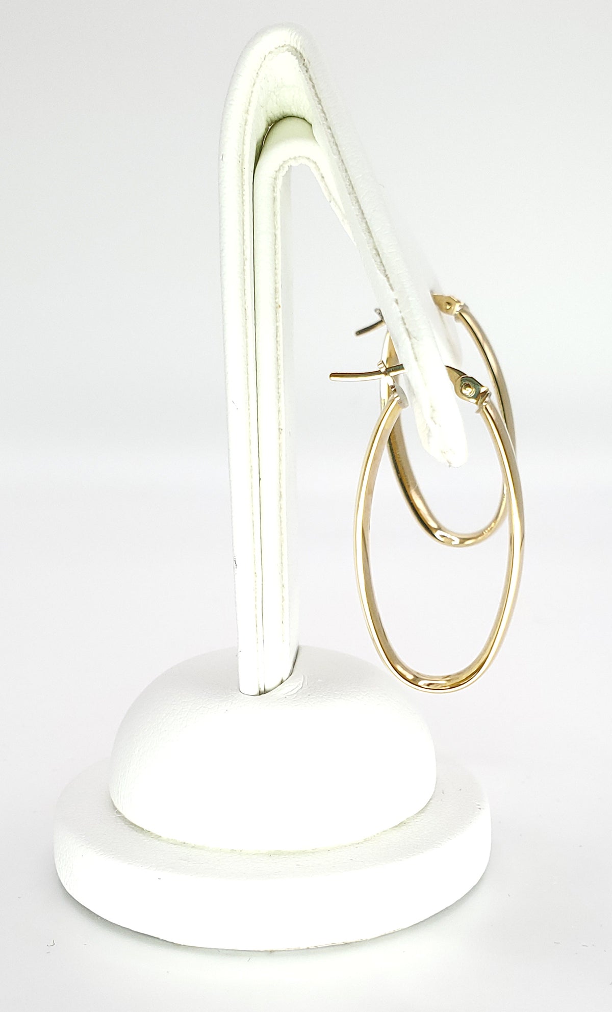 18K Yellow Gold Oval Hoop Earring