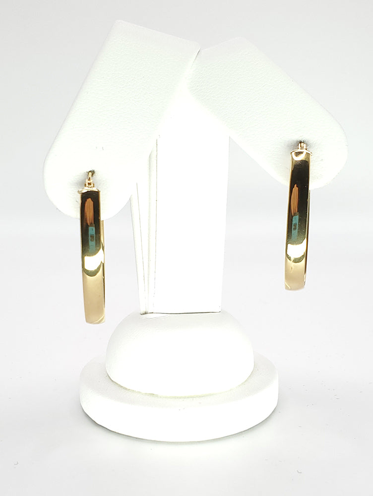 18K Yellow Gold Oval Hoop Earring