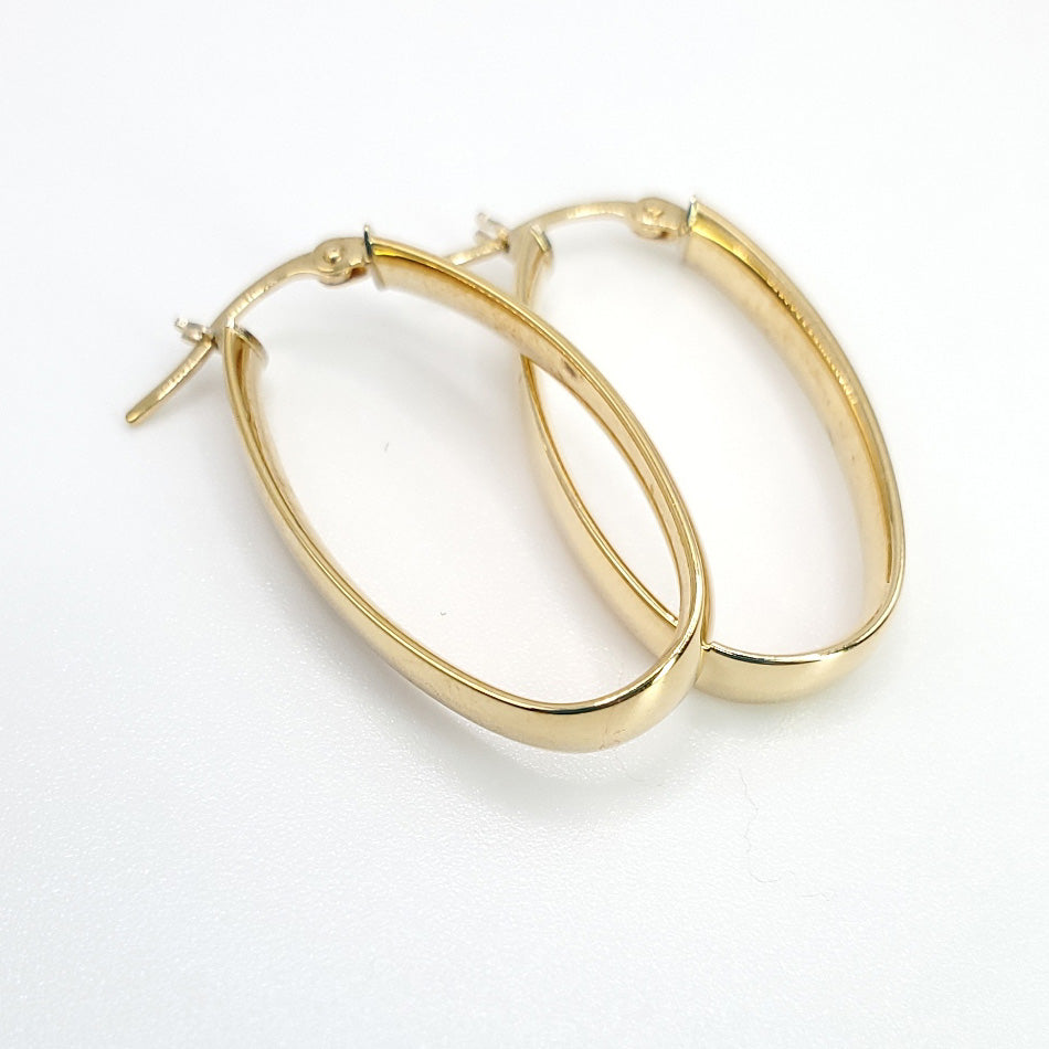 18K Yellow Gold Oval Hoop Earring